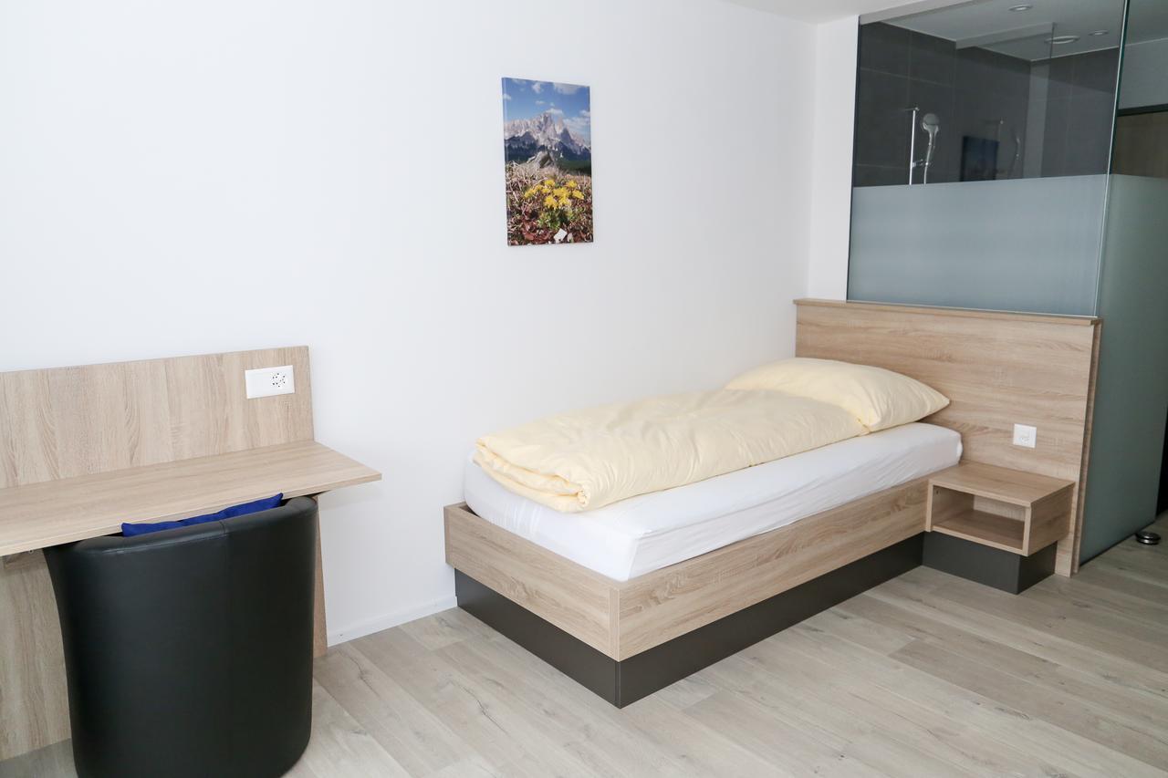 Hotel Traube Garni Kuttigen Екстер'єр фото